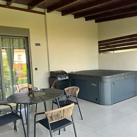 Aura Luxury 3 *
